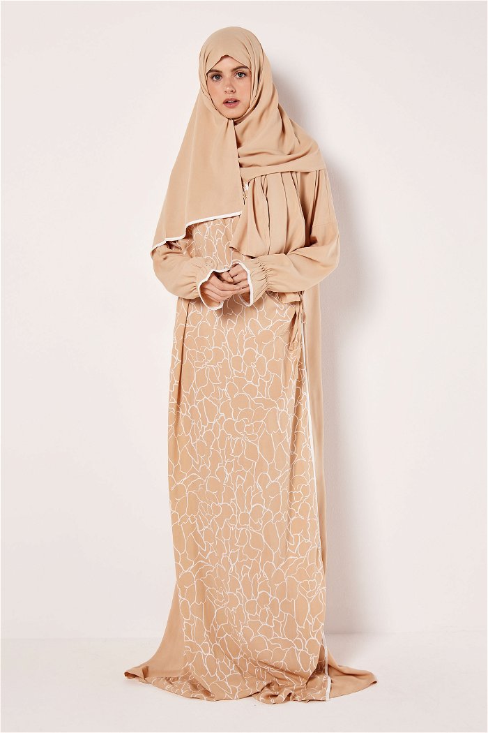 شرشف صلاة بربطة جانبية مطبوع من الامام مع حجاب متطابق product image 1