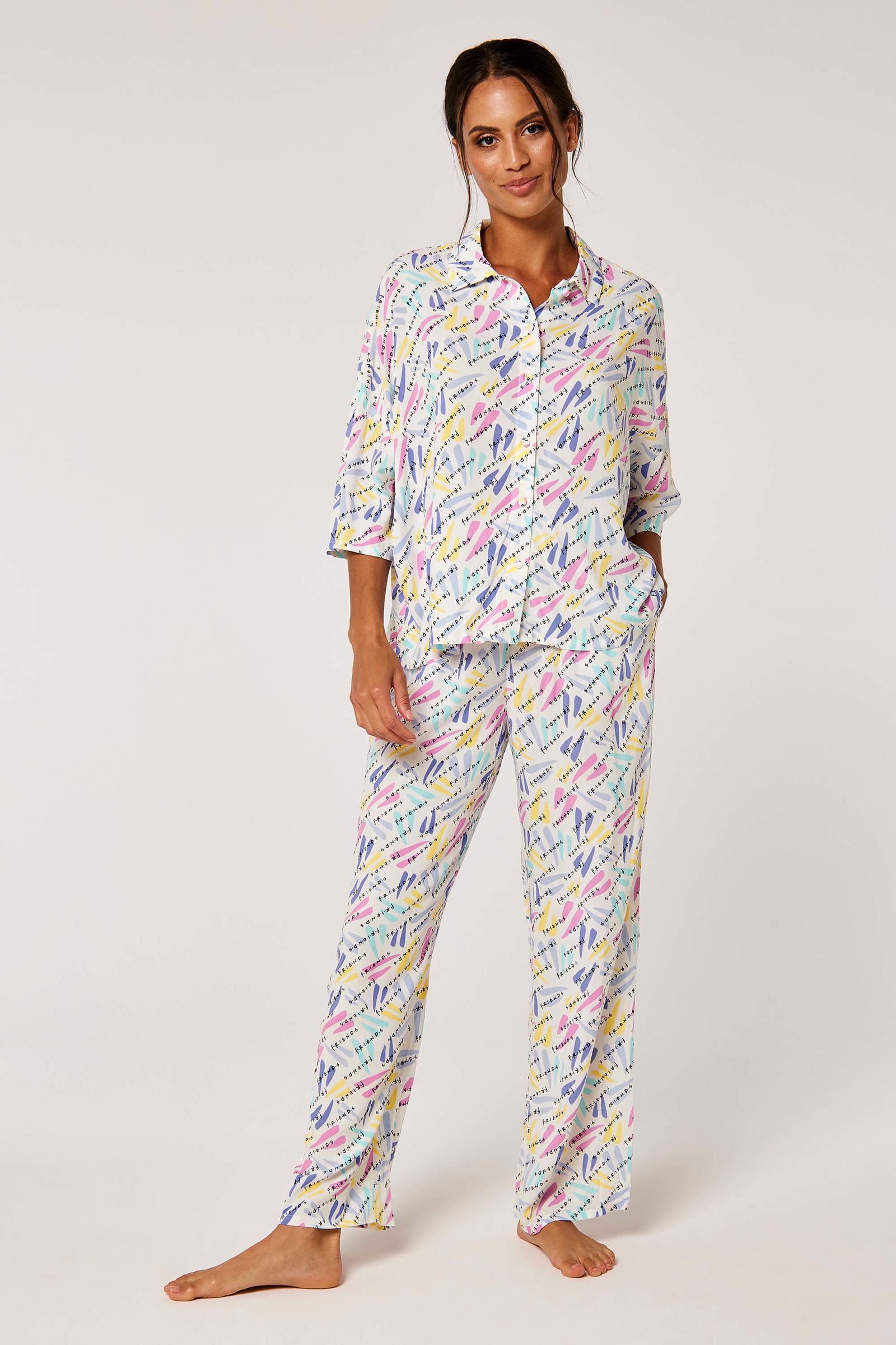 

طقم بيجاما بطبعة الأصدقاء من قطعتين