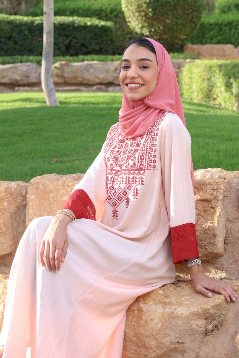 

قفطان طويل بطبعة أمامية