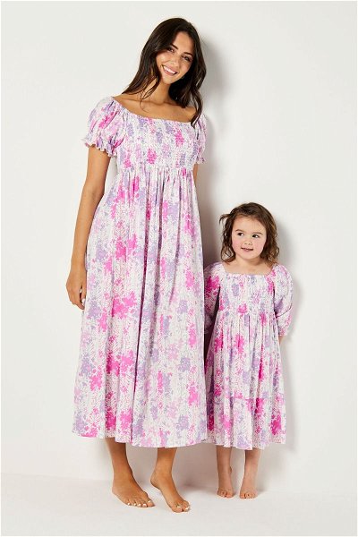 فستان طويل للفتيات الصغيرات بقصة واسعة ومطبوع بالزهور product image